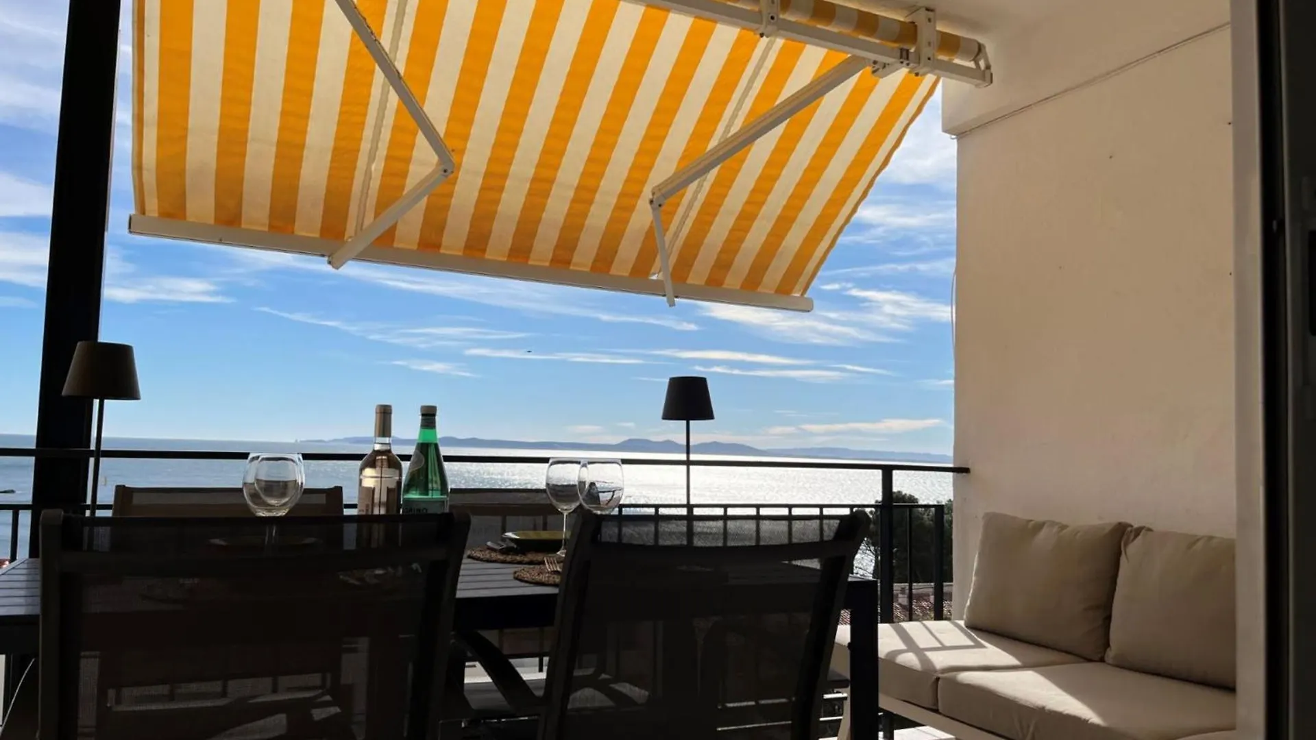 Solmar1 Plage A 100 M, Terrasse Vue Mer, Parking, Wi-Fi روساس 0*,  إسبانيا